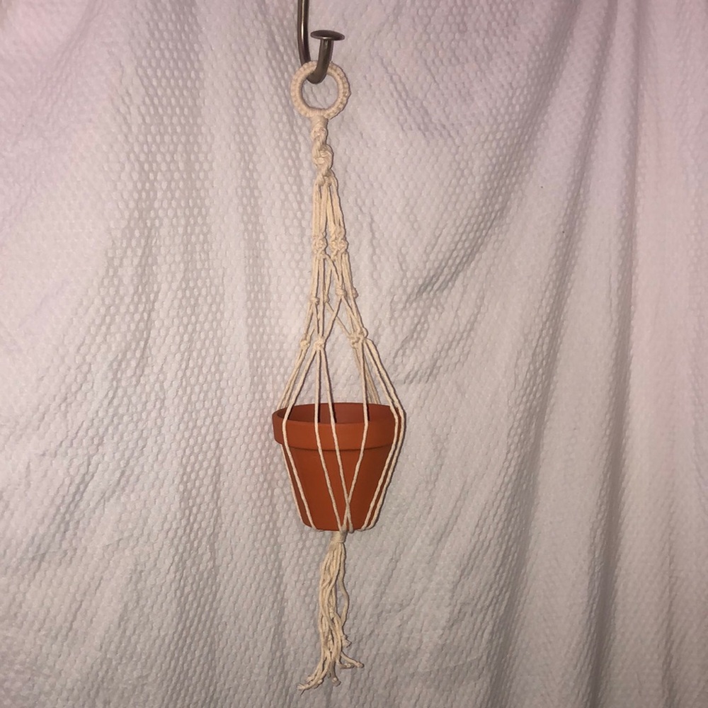 Hippie Naturals Small Terra-cotta Macrame Hanging Planters (Plants not included)